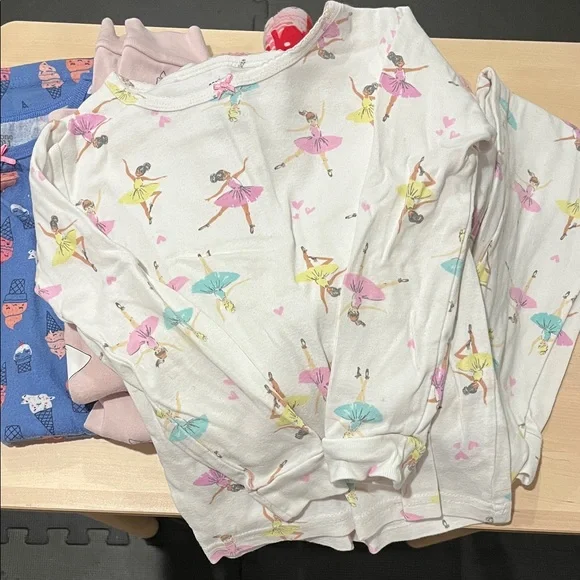 Assorted Kids Pajamas Set - Picture 2 of 7